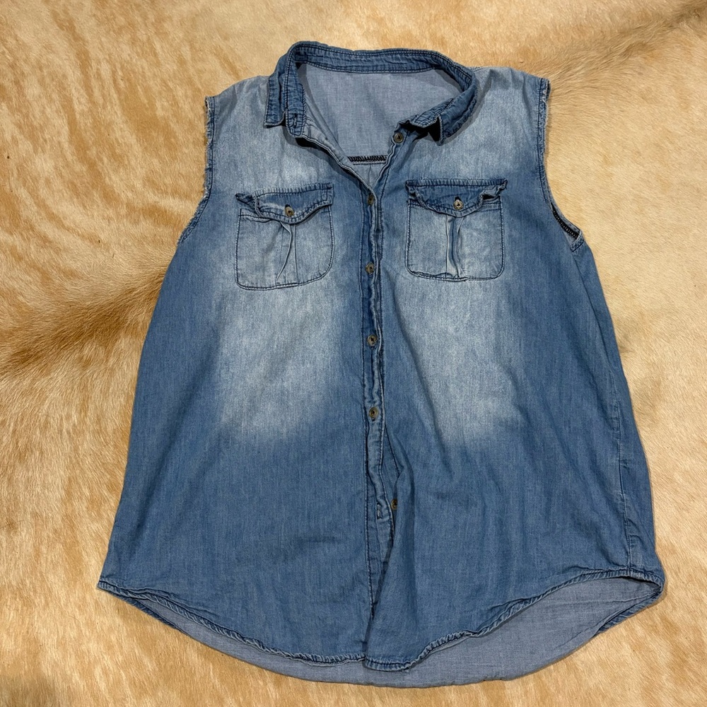 Sleeveless Denim Button-Up Shirt - Light Blue